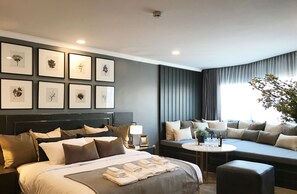 Studio | 1 bedroom, desk, blackout curtains, soundproofing