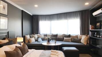 1 bedroom, desk, blackout drapes, soundproofing