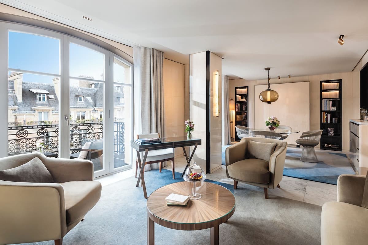 Suite (Haute Couture, by Isabelle Huppert) | Area soggiorno | TV a schermo piatto, film pay-per-view, pavimenti riscaldati