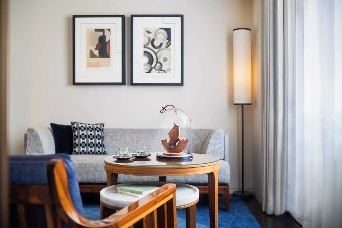 Suite Deluxe | Literie de qualité, lit avec matelas en mousse à mémoire, minibar