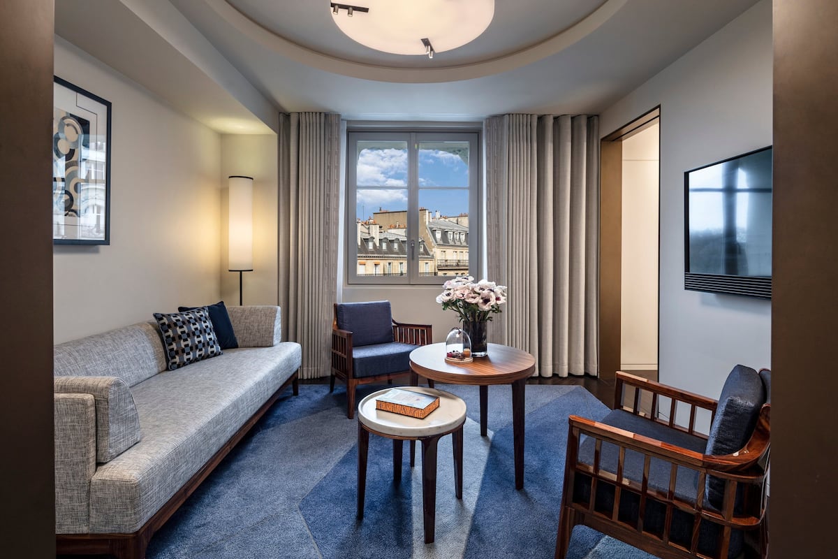 Suite familiale (Deluxe) | Aire de séjour | Téléviseur à écran plat, films payants, planchers chauffants