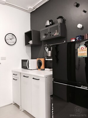Stúdió | Privát teakonyha | Hűtőszekrény, mikrohullámú sütő, kávé-/teafőző és elektromos vízforraló