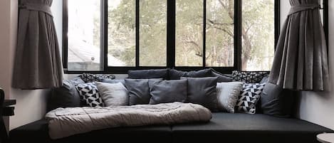 Studio | Living area | 43-inch flat-screen TV with cable channels, TV