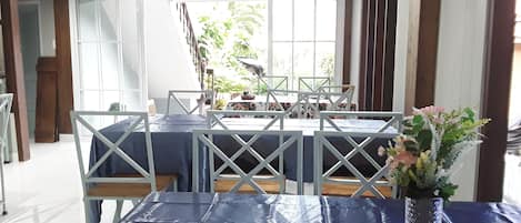 Petit déjeuner anglais (150 THB par personne)