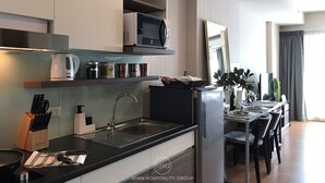 Studio | Dapur pribadi | Mesin pembuat kopi/teh, lemari es, microwave, dan kompor