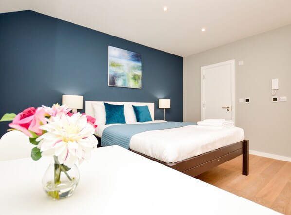 Standard Studio Apartment | Blackout drapes, iron/ironing board, free WiFi, bed sheets - Fitzroy Serviced Apartments by Concept Apartments (London)