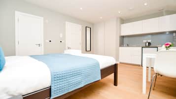 Cortinas blackout, tabla de planchar con plancha y wifi gratis