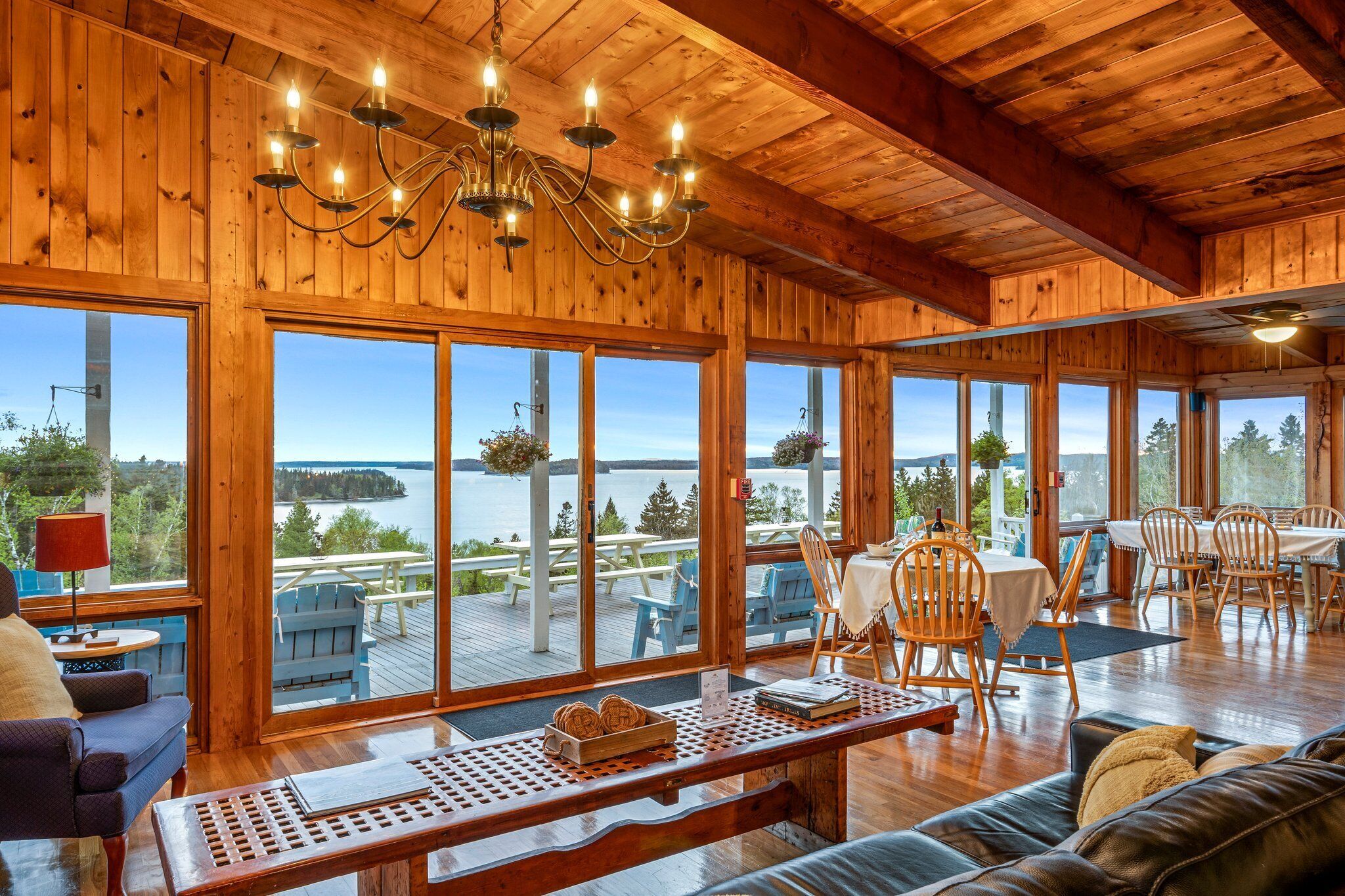 ロビー応接スペース