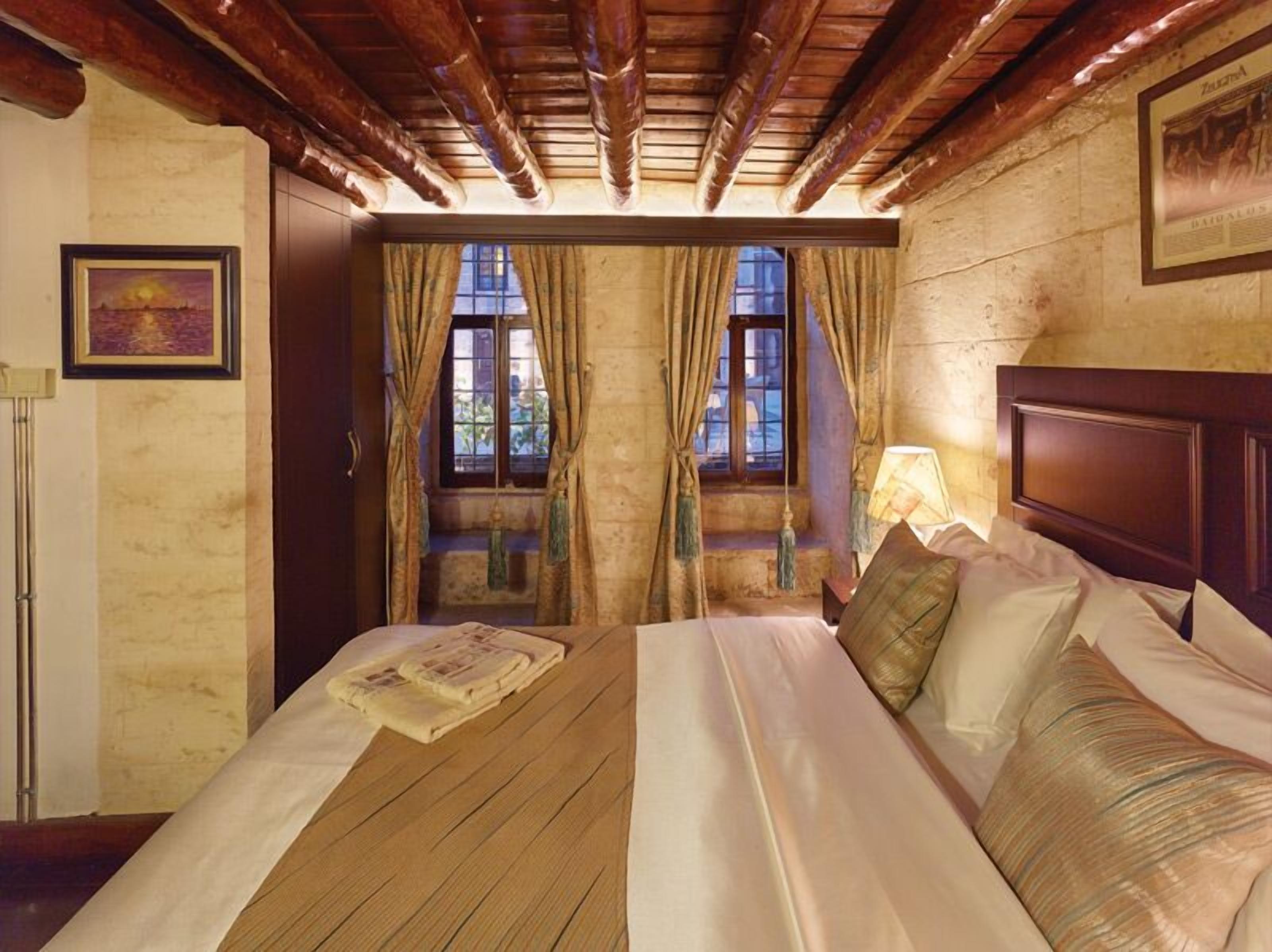 standard double room | minibar, desk, free cots/infant beds, free wifi