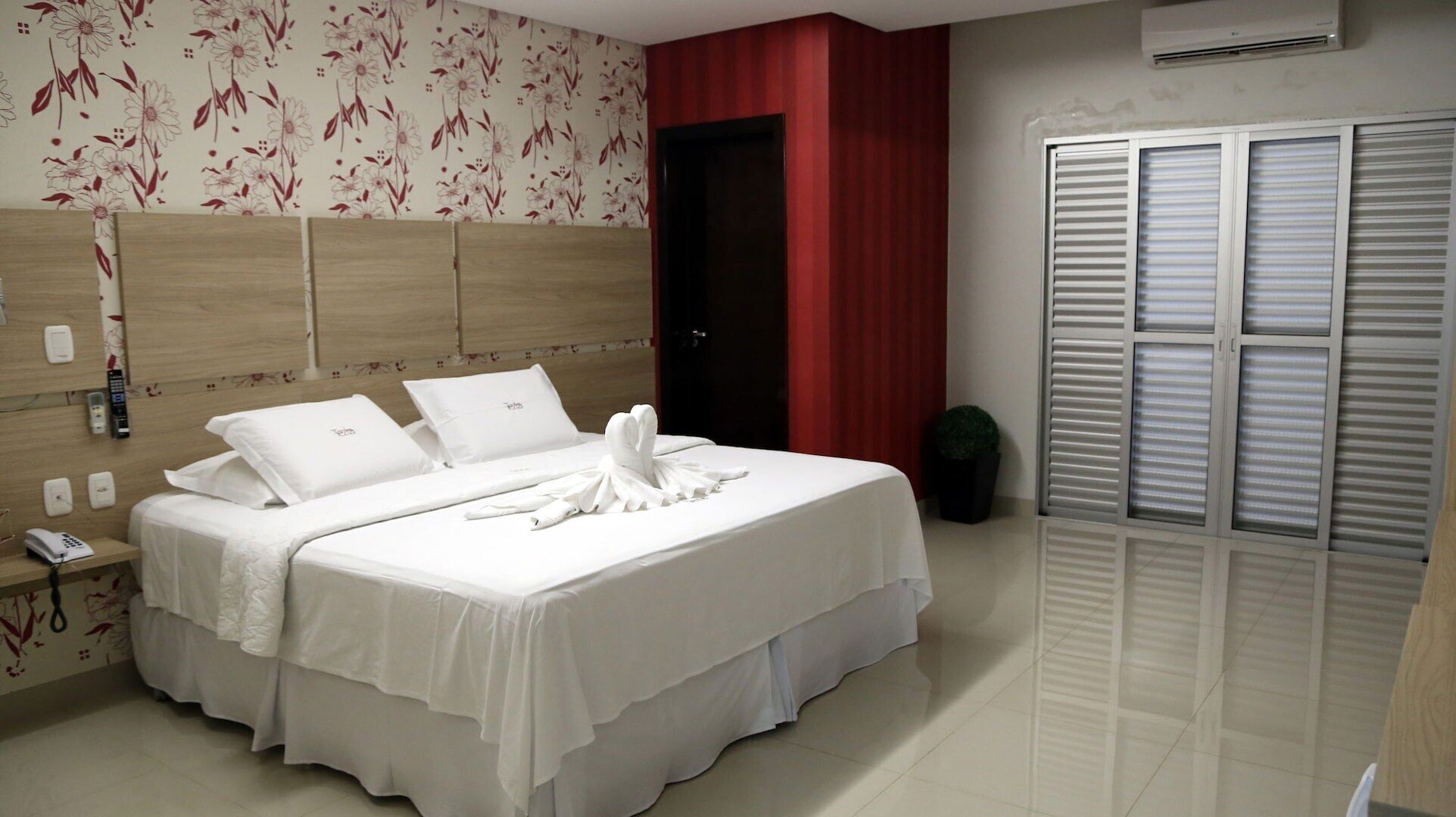 1 bedroom, premium bedding, minibar, desk