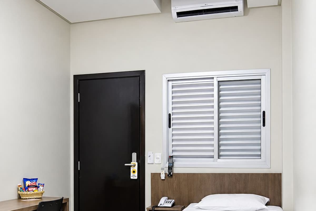 Standard Single Room | 1 bedroom, premium bedding, minibar, desk
