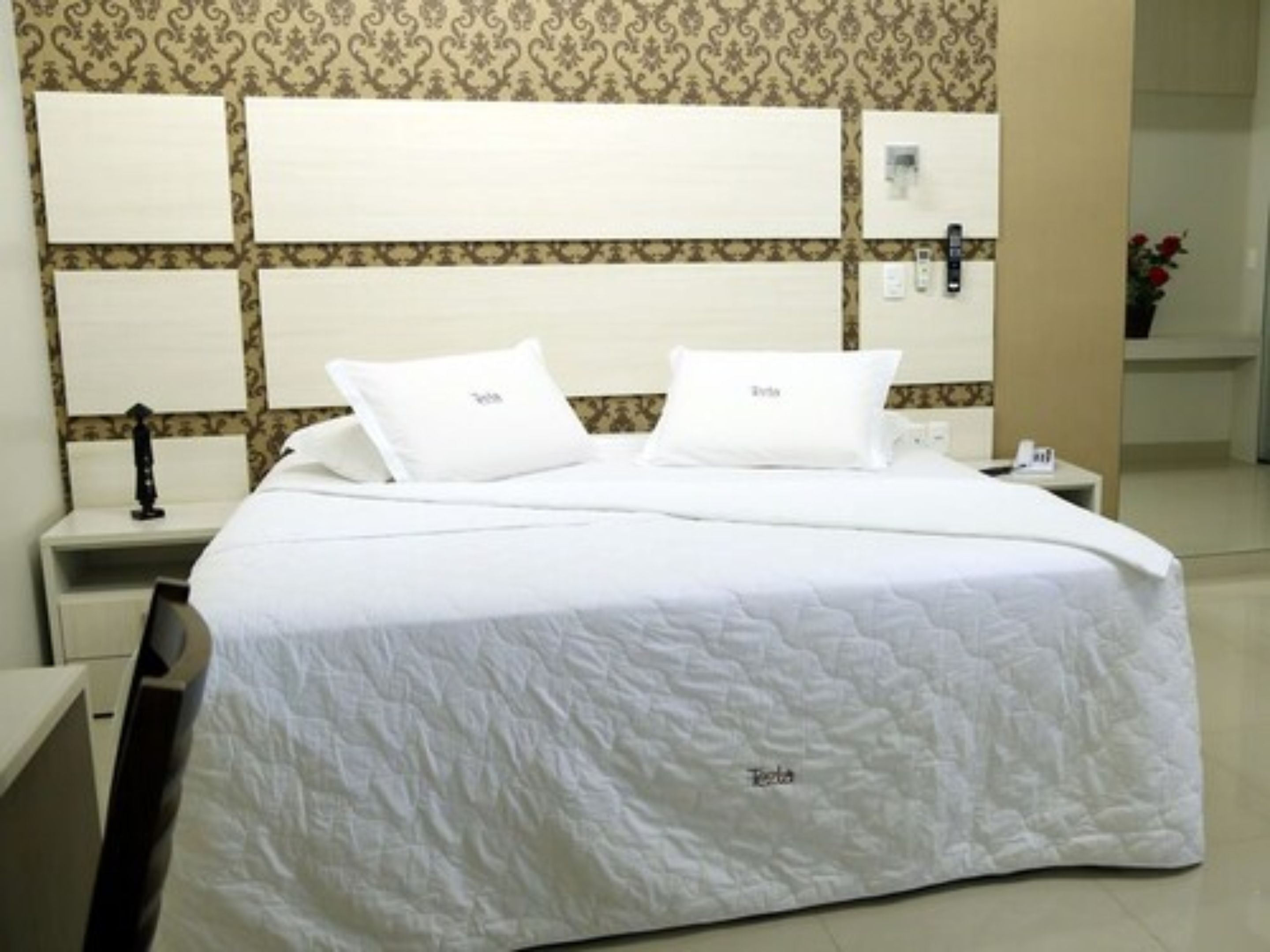 1 bedroom, premium bedding, minibar, desk