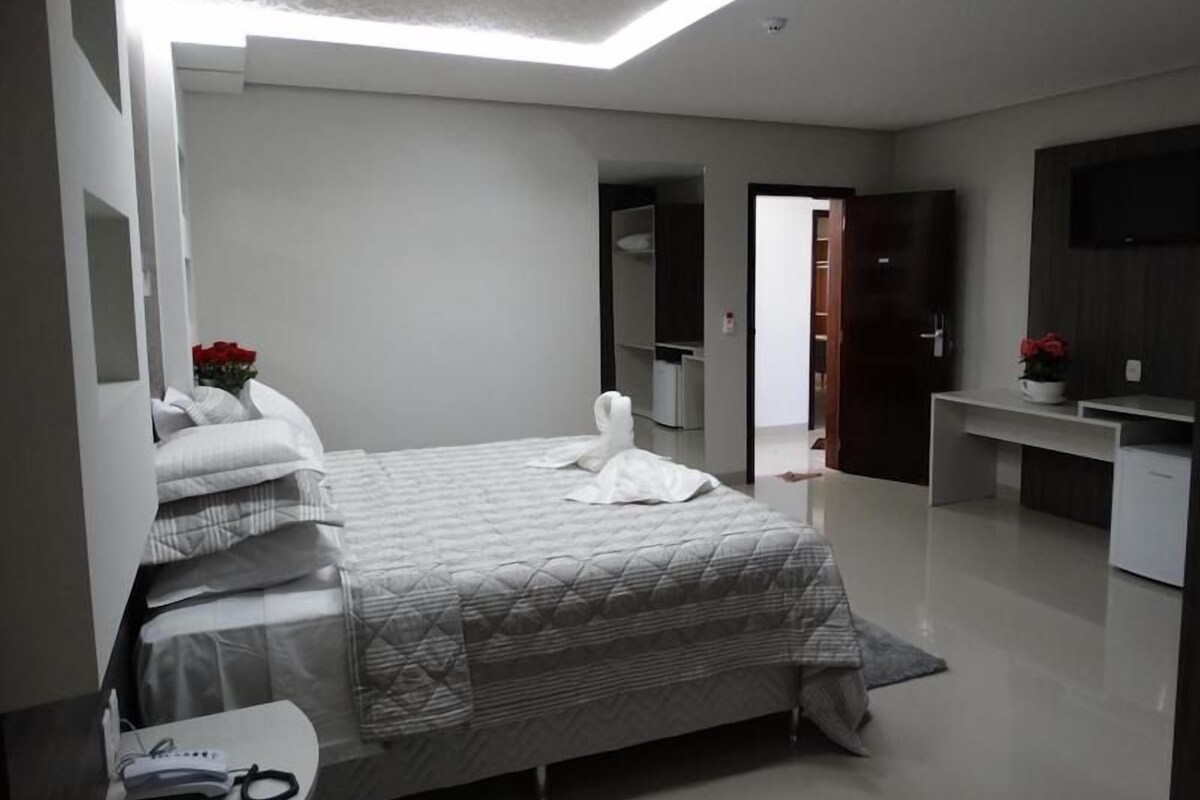 1 bedroom, premium bedding, minibar, desk
