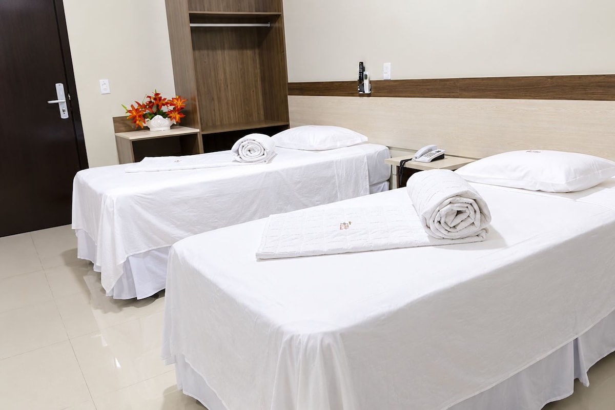 Deluxe Twin Room | 1 bedroom, premium bedding, minibar, desk
