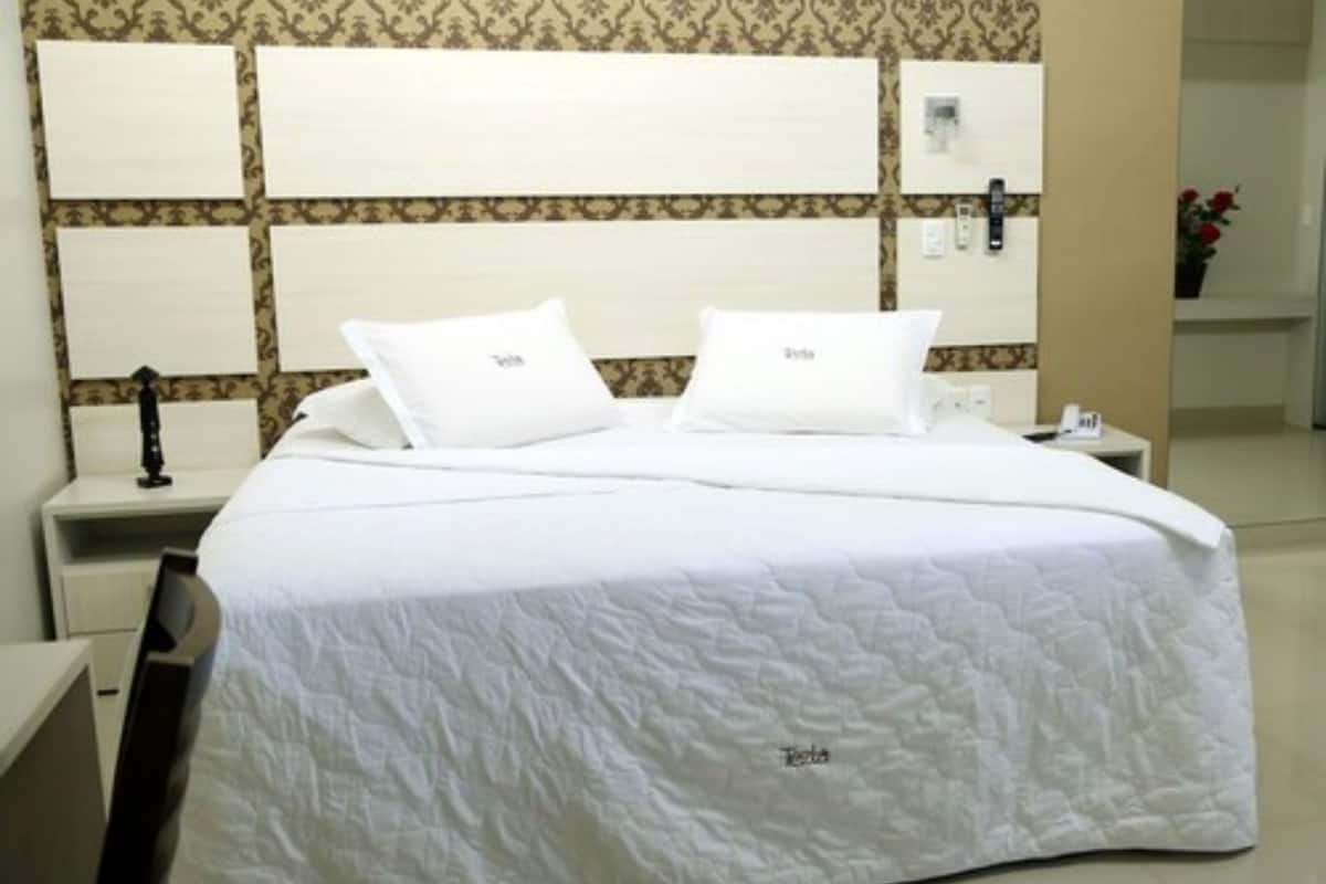 1 bedroom, premium bedding, minibar, desk
