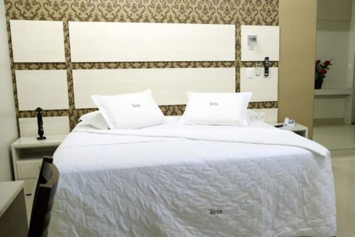 1 bedroom, premium bedding, minibar, desk