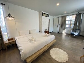 Deluxe Double Room - Sherloft Home & Hostel (Chiang Mai)