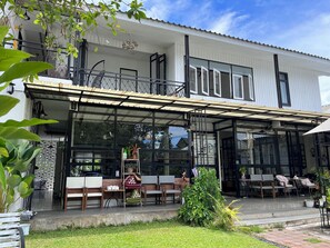 Exterior - Sherloft Home & Hostel (Chiang Mai)