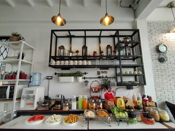 Dining - Sherloft Home & Hostel (Chiang Mai)