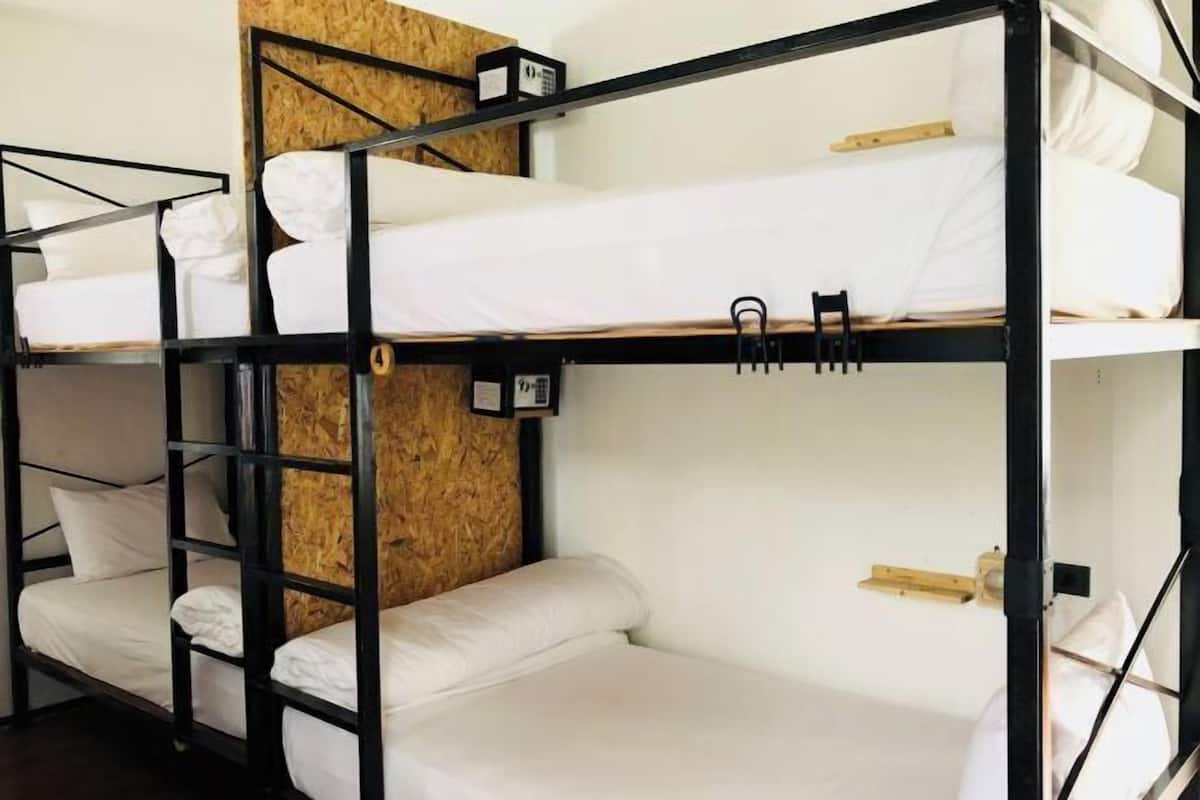 In-room safe, WiFi (free)
