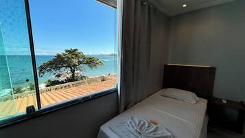 Frigobar, espaço de trabalho para notebook, Wi-Fi de cortesia