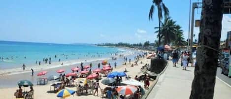 Una spiaggia nelle vicinanze, immersioni subacquee