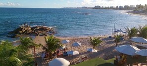 Pantai di sekitar dan scuba diving