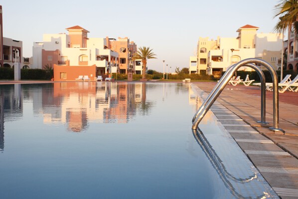 Piscine extérieure (ouverte en saison)