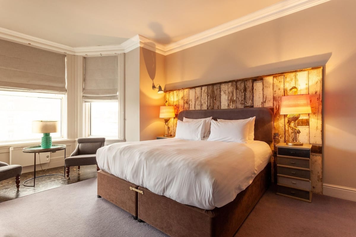 Desk, iron/ironing board (on request), WiFi (free), bed sheets