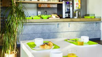 TĂ€gliches FrĂŒhstĂŒcksbuffet gegen GebĂŒhr