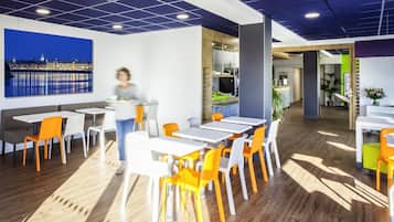 Petit déjeuner buffet servi tous les jours en supplément