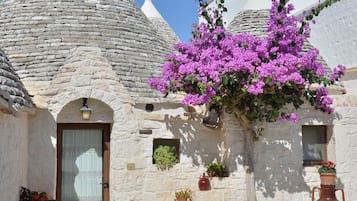 Trullo (4 pax) | Blick auf den Garten