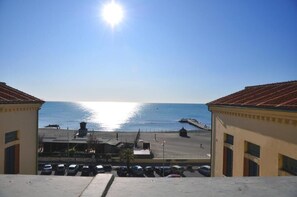 Beach/ocean view - Litus Roma Hostel (Ostia)