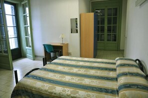 Classic Triple Room | Desk, free WiFi, wheelchair access - Litus Roma Hostel (Ostia)