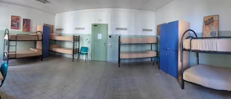 Een bureau, gratis wifi, rolstoeltoegankelijk