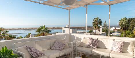 Loftsleilighet – exclusive, 1 soverom, ikke-røyk, terrasse | Utsikt mot strand/hav