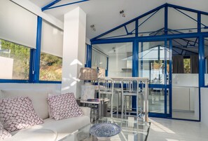 Àtic exclusiu, 1 dormitori, no fumadors, terrassa | 1 dormitori, roba de llit d'alta qualitat i decoració individual