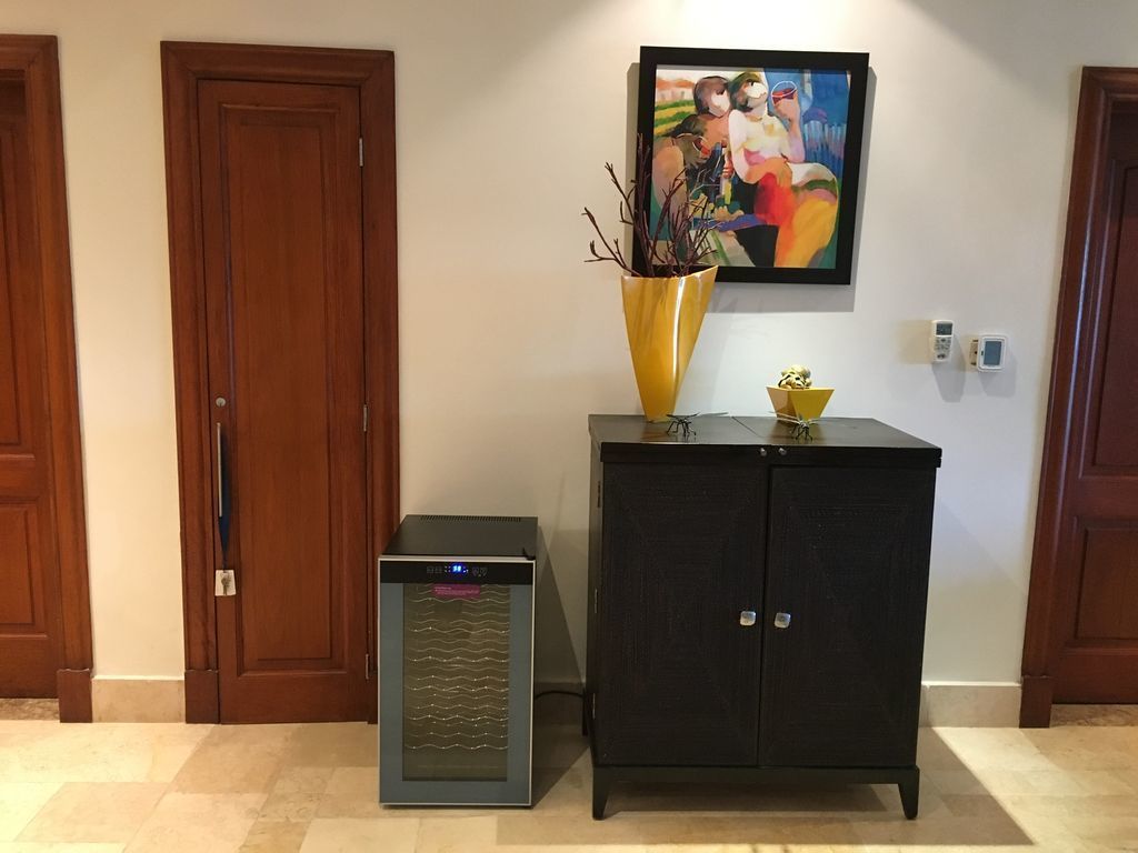 luxury apartment, 2 bedrooms, marina view,  jacuzzi and housekeeping included | room amenity