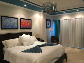 Luxury-Apartment, 2 Schlafzimmer, Blick auf den Jachthafen | 2 Schlafzimmer, Bettwäsche aus ägyptischer Baumwolle