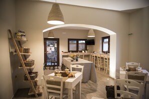 Tägliches inbegriffenes Frühstücksbuffet