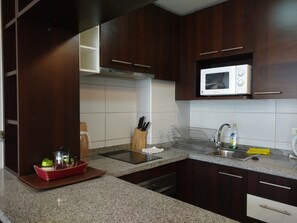 Standard Apartment (1003) | Private kitchen | Full-size fridge, microwave, oven, stovetop