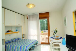 Studio (RTA) | Két bảo mật tại phòng, bàn, nôi/giường cho trẻ sơ sinh (phụ phí) 