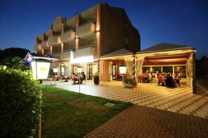 Façade de l’hébergement - soirée/nuit