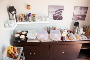 Daily English breakfast (ZAR 110 per person) - Hermanus AT HOME (Hermanus)