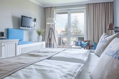 Ropa de cama de alta calidad, minibar, caja fuerte y escritorio