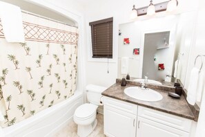 Bathroom - Fallsview Family Home (Niagara Falls)