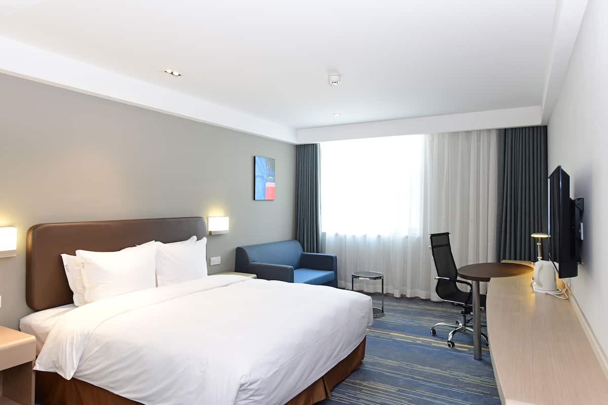 In-room safe, desk, soundproofing, free WiFi
