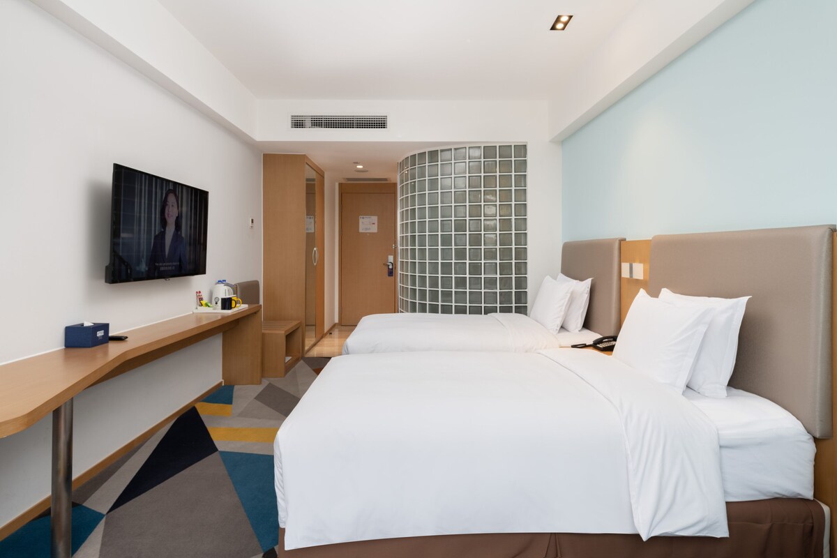Minibar, in-room safe, desk, blackout drapes