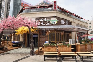 A restaurant with outdoor seating, a traditional Asian architectural style, and signage in a non-Latin script. - Holiday Inn Express Chengdu Xindu by IHG (Chengdu)