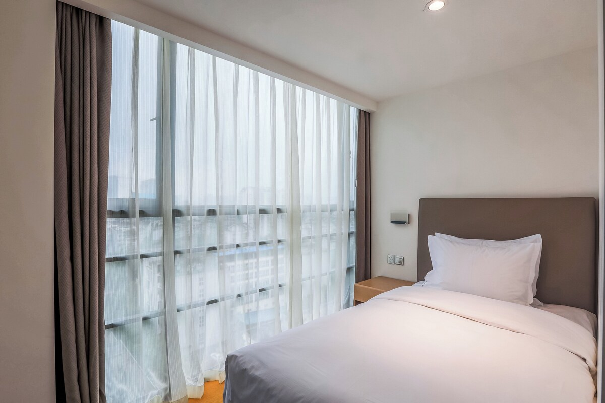Standard Room, Multiple Beds | Minibar, in-room safe, desk, blackout drapes
